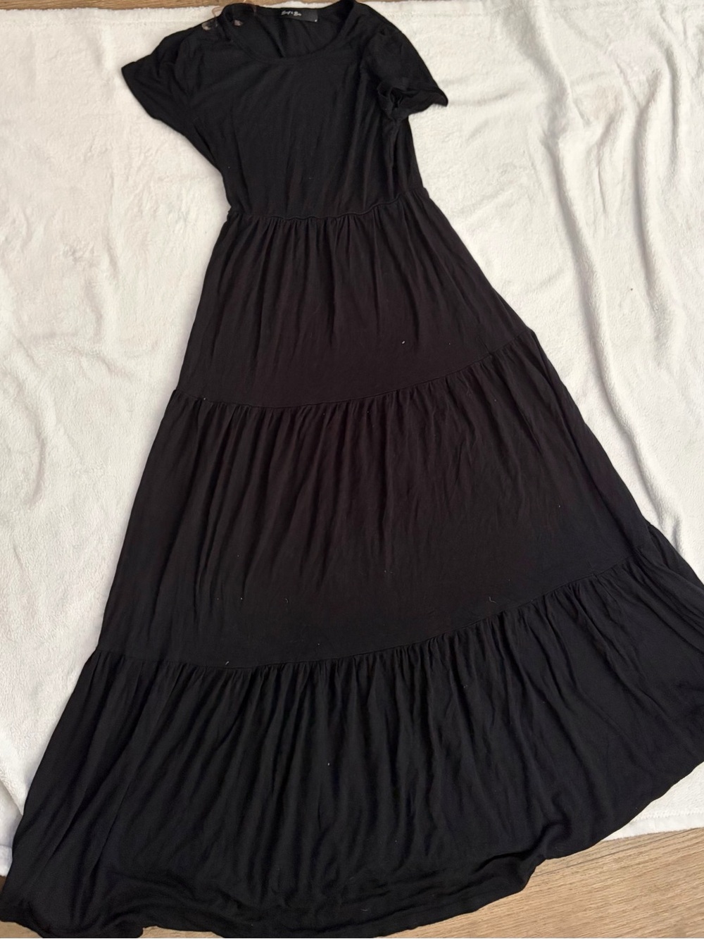 Black Short-Sleeve Tiered Maxi Dress - Everyday Elegant